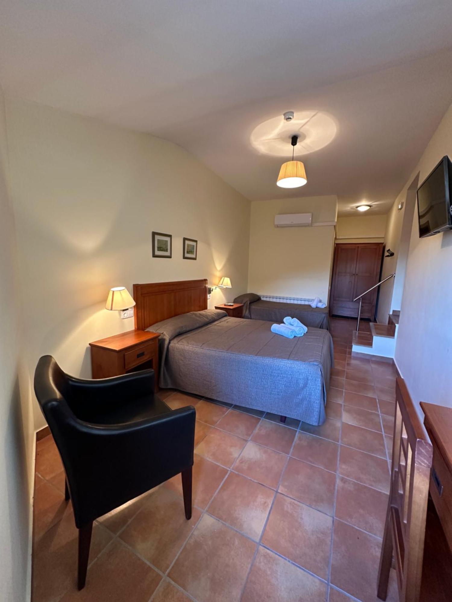 Hostal Centre Del Montsec Llimiana Экстерьер фото